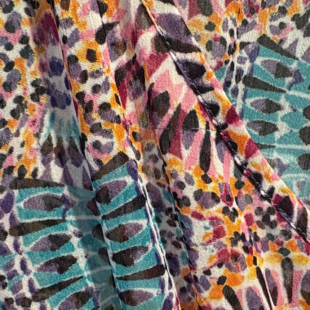 Colorful Geometric Patterned Top - Picture 4 of 5